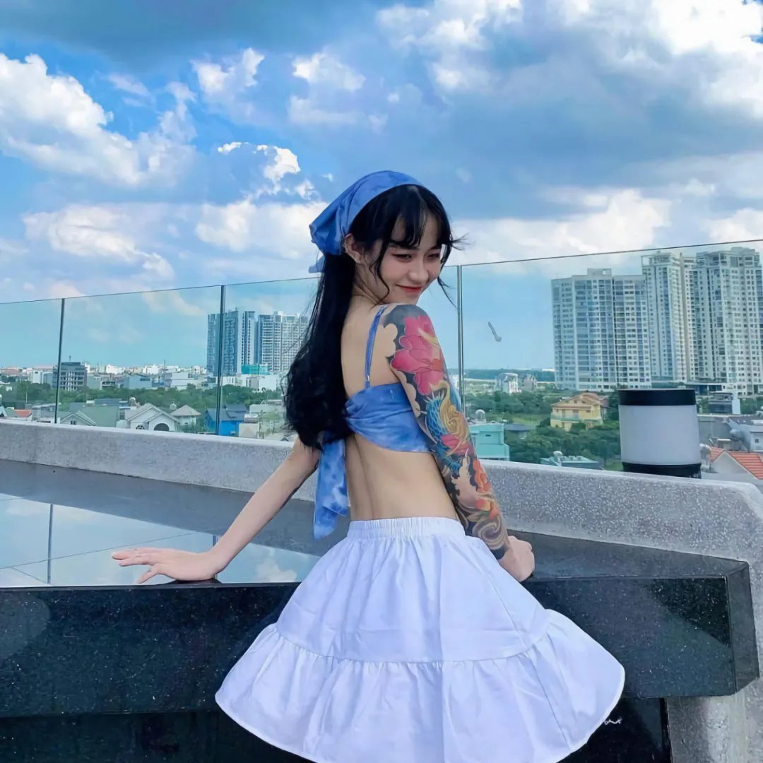 让爱翻转海报
